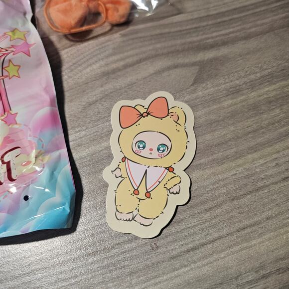 Lilla Lucky Cat Honeyland Enchantment Vinyl Plush Pendent OPEN BOX Mango Milk - Picture 7 of 13